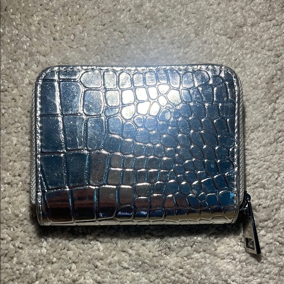 Croc Embossed Silver Wallet - Picture 1 of 1